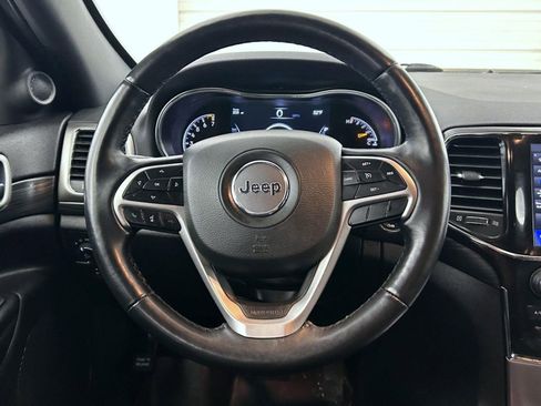 Certified 2022 Jeep Grand Cherokee Laredo X image 11