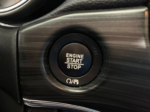 Used 2020 Jeep Grand Cherokee Limited AWD/4WD image 17