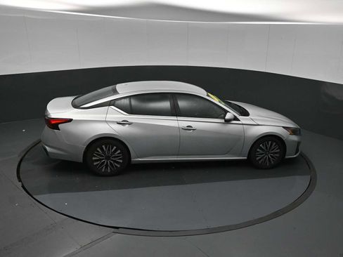 Used 2023 Nissan Altima 2.5 SV FWD image 46