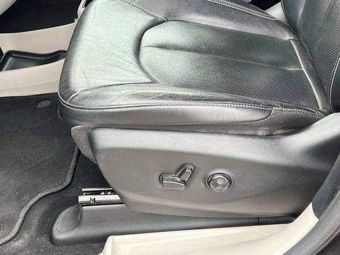 Used 2022 Chrysler Pacifica Touring-L FWD image 19