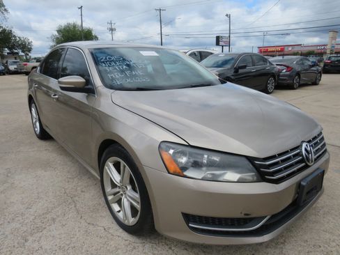 Used 2015 Volkswagen Passat TDI SE image 3