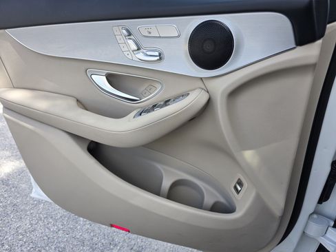 Used 2022 Mercedes-Benz GLC 300 4MATIC image 24
