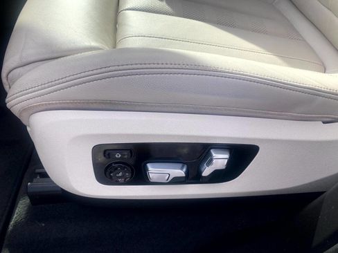 Used 2019 BMW X5 xDrive40i w/ Premium Package 2 image 11