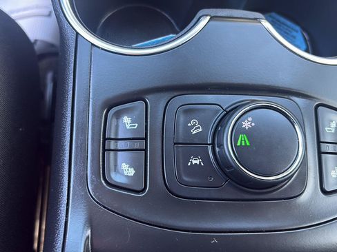 Used 2023 GMC Terrain SLE w/ Driver Convenience Package FWD image 27