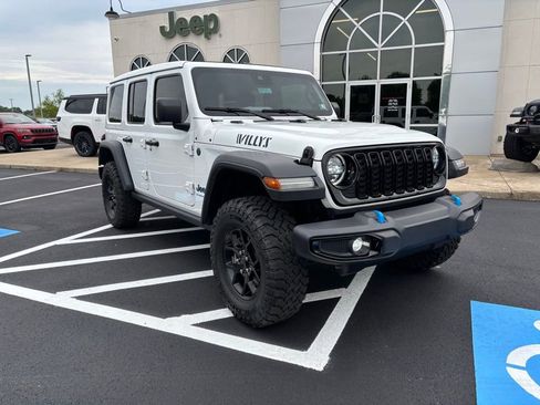 Used 2024 Jeep Wrangler Unlimited AWD/4WD image 3
