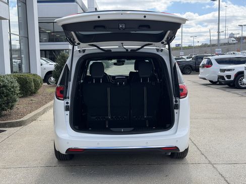 New 2026 Chrysler Pacifica Select image 10