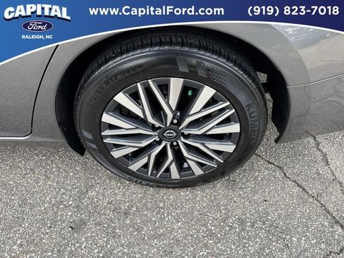 Used 2024 Nissan Altima 2.5 SV image 13