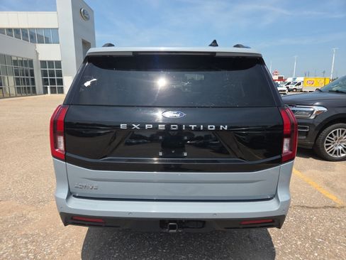Used 2025 Ford Expedition Active AWD/4WD image 4