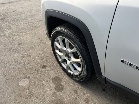 Used 2025 Jeep Compass Limited image 30