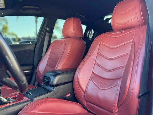 Used 2019 Dodge Charger R/T w/ Blacktop Package image 12