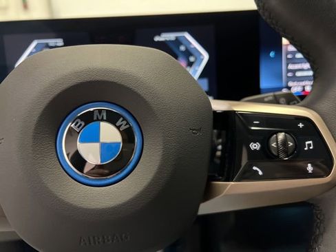 Used 2025 BMW iX xDrive50 image 41