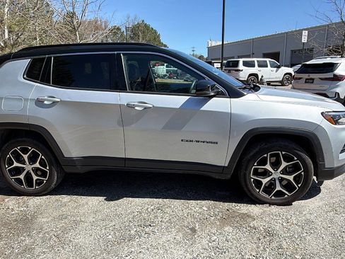 Used 2024 Jeep Compass Limited image 7