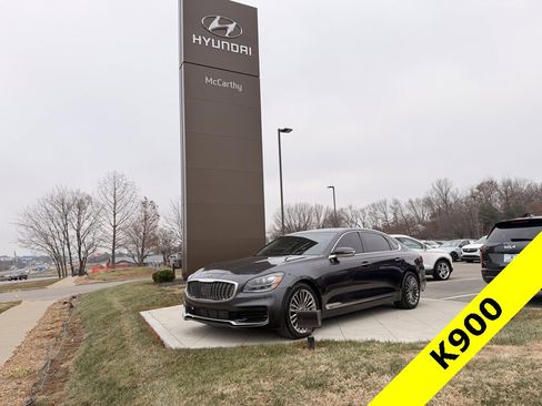 Used 2020 Kia K900 Luxury image 1