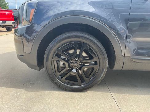 Used 2025 Kia Telluride EX X-Line AWD/4WD image 17