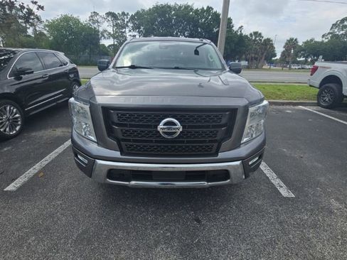 Used 2021 Nissan Titan SV w/ SV Convenience Package RWD image 2