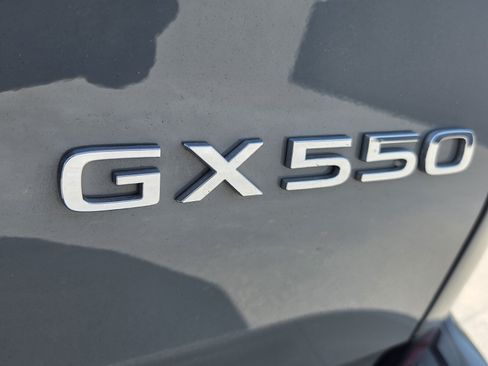 Used 2025 Lexus GX 550 w/ Accessory Package (2T) AWD/4WD image 9