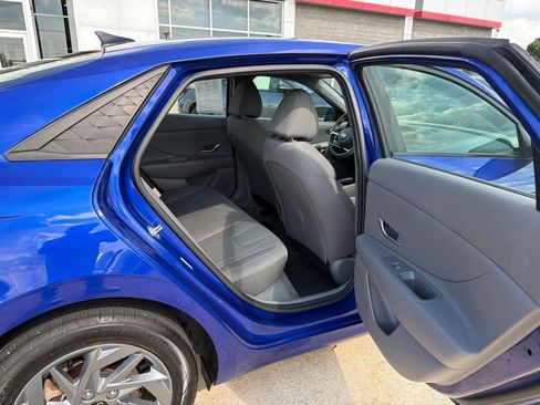 Used 2024 Hyundai Elantra SEL FWD image 14