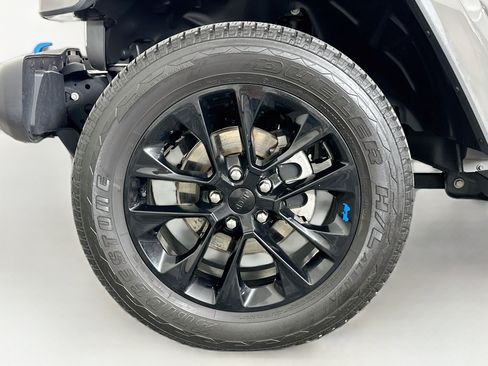 Used 2023 Jeep Wrangler Unlimited Sahara w/ Cold Weather Group AWD/4WD image 11