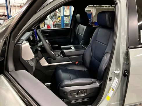 New 2026 Toyota Tundra Platinum image 9