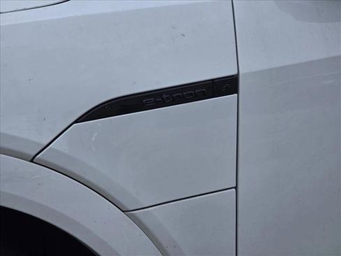 Certified 2024 Audi Q8 e-tron Prestige image 10