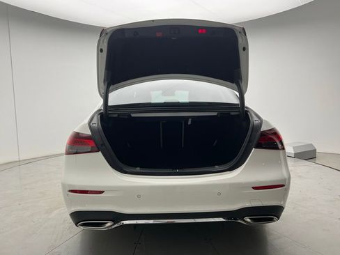 Used 2023 Mercedes-Benz E 350 4MATIC Sedan image 5