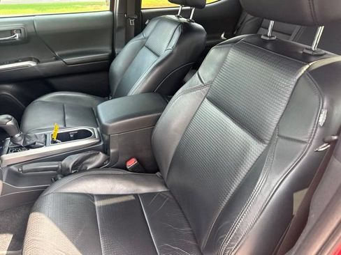 Used 2020 Toyota Tacoma Limited AWD/4WD image 25