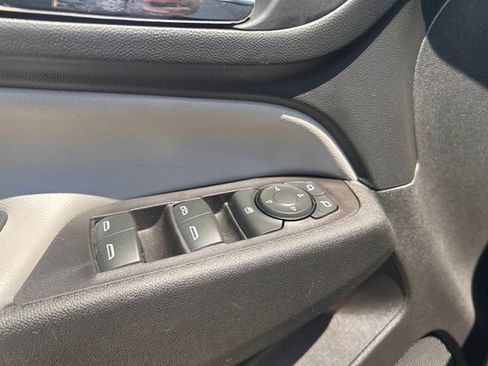 Used 2022 Chevrolet Equinox LS AWD/4WD image 16