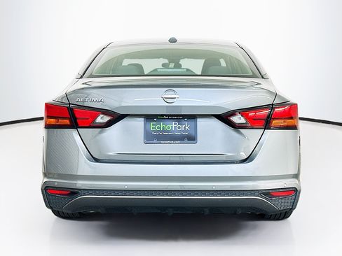 Used 2025 Nissan Altima 2.5 SV FWD image 7
