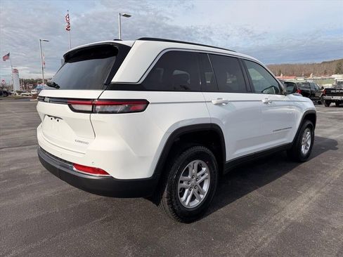 New 2025 Jeep Grand Cherokee Laredo image 4