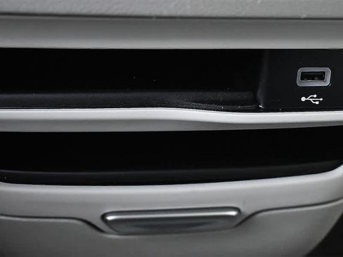 Used 2019 Chrysler Pacifica Touring-L FWD image 24