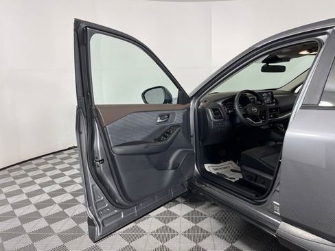 Used 2023 Nissan Rogue SV AWD/4WD image 18