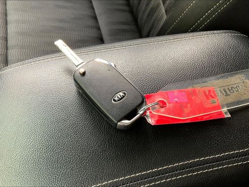 Used 2021 Kia Sportage LX image 12