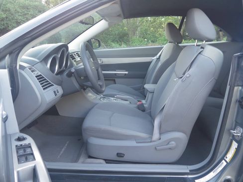Used 2008 Chrysler Sebring Touring FWD image 11