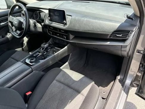 Used 2025 Nissan Rogue SV AWD/4WD image 28