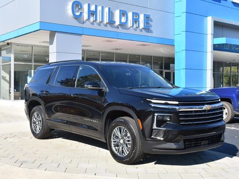 Certified 2025 Chevrolet Traverse LT image 1