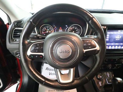 Used 2018 Jeep Compass Limited AWD/4WD image 17