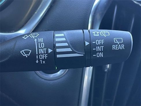 Used 2023 Chevrolet Traverse RS image 36