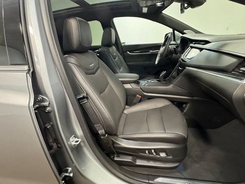 Used 2025 Cadillac XT5 Premium Luxury image 13