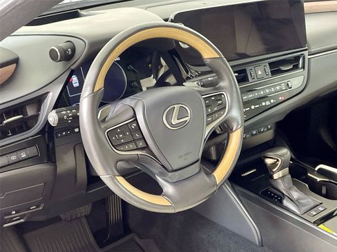 Used 2024 Lexus ES 300h Ultra Luxury w/ Accessory Package (Z1) FWD image 19