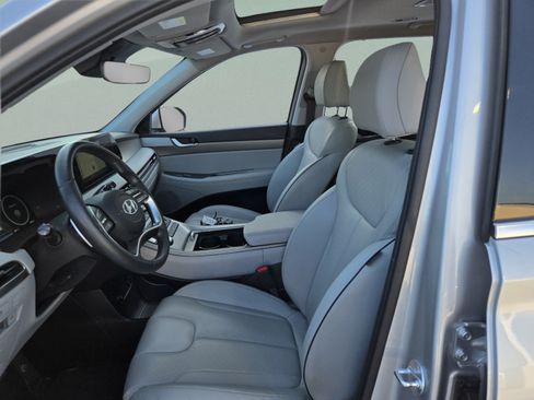 Used 2024 Hyundai Palisade SEL w/ Premium Package FWD image 12