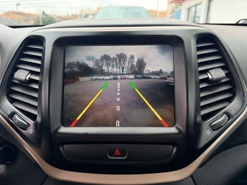 Used 2017 Jeep Cherokee Latitude image 19