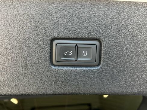 Used 2019 Audi Q8 Prestige AWD/4WD image 23