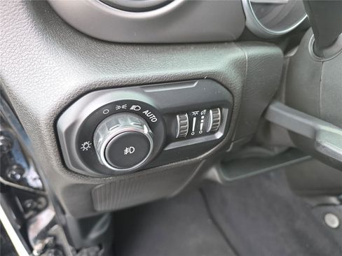 Used 2021 Jeep Wrangler Unlimited Sport image 17