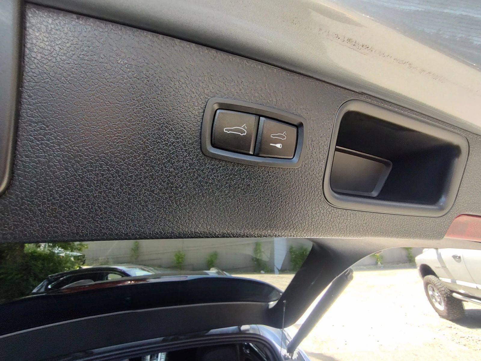 Used 2019 Porsche Macan AWD/4WD image 51
