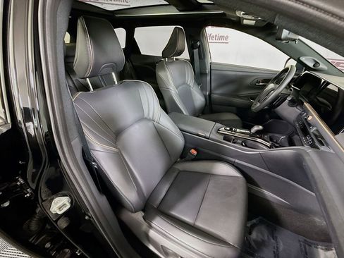 Used 2025 Toyota Crown Signia w/ Advanced Technology Package image 34