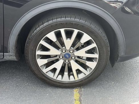 Used 2022 Ford Escape Titanium AWD/4WD image 9
