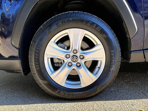Used 2021 Toyota RAV4 XLE image 31