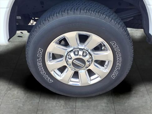 Used 2022 Ford F250 Platinum image 11