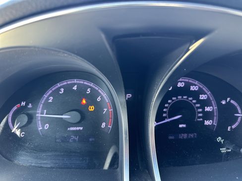 Used 2011 Toyota Avalon Limited image 21