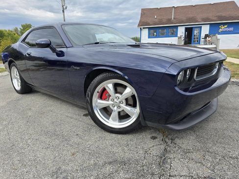 Used 2013 Dodge Challenger R/T image 1